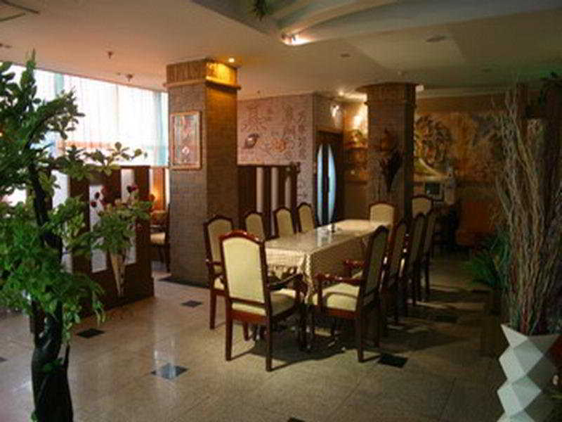 365Days Inn Hotel ييتشانغ المطعم الصورة